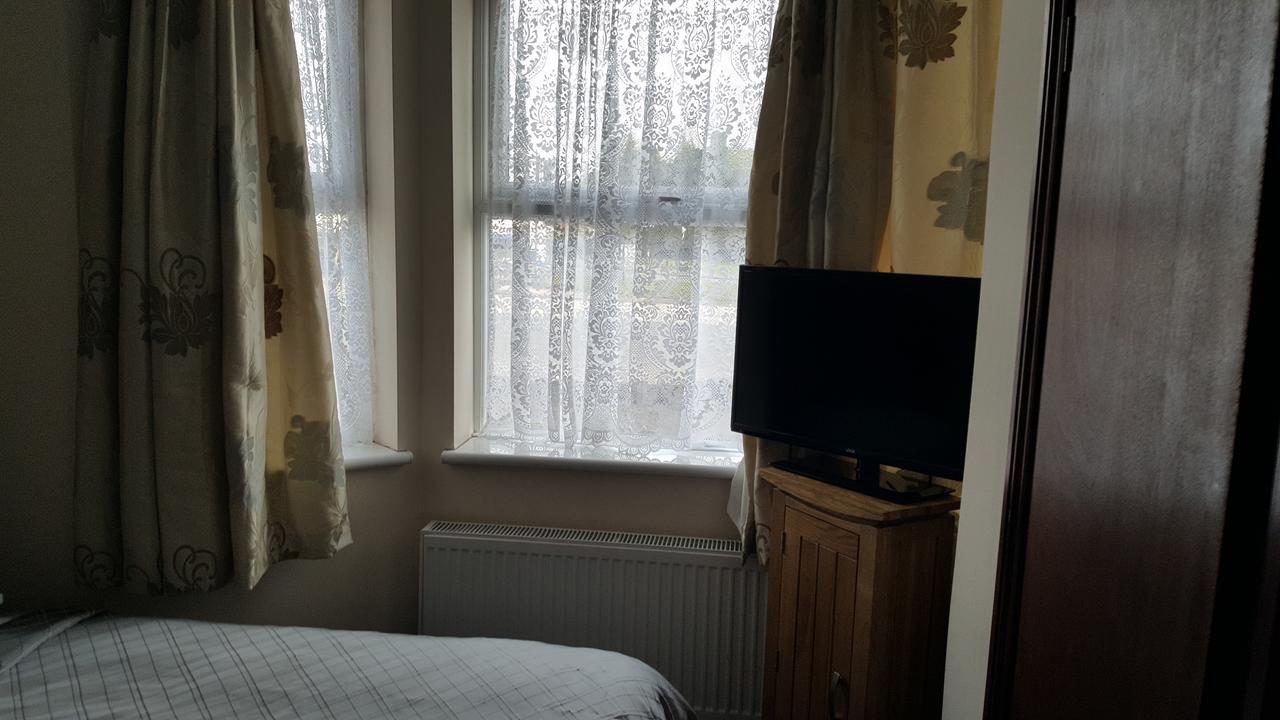 Airport Guest House Слау Екстер'єр фото
