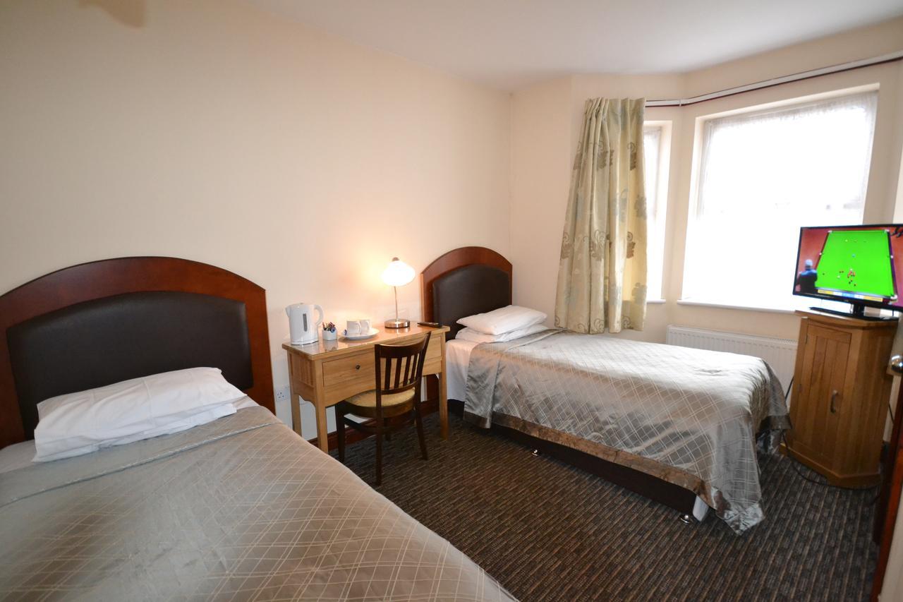 Airport Guest House Слау Екстер'єр фото