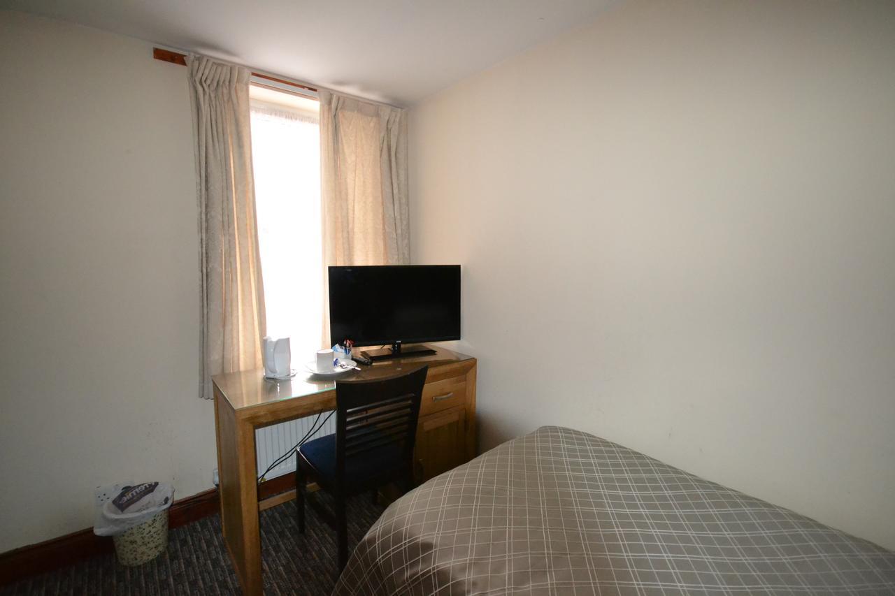 Airport Guest House Слау Екстер'єр фото