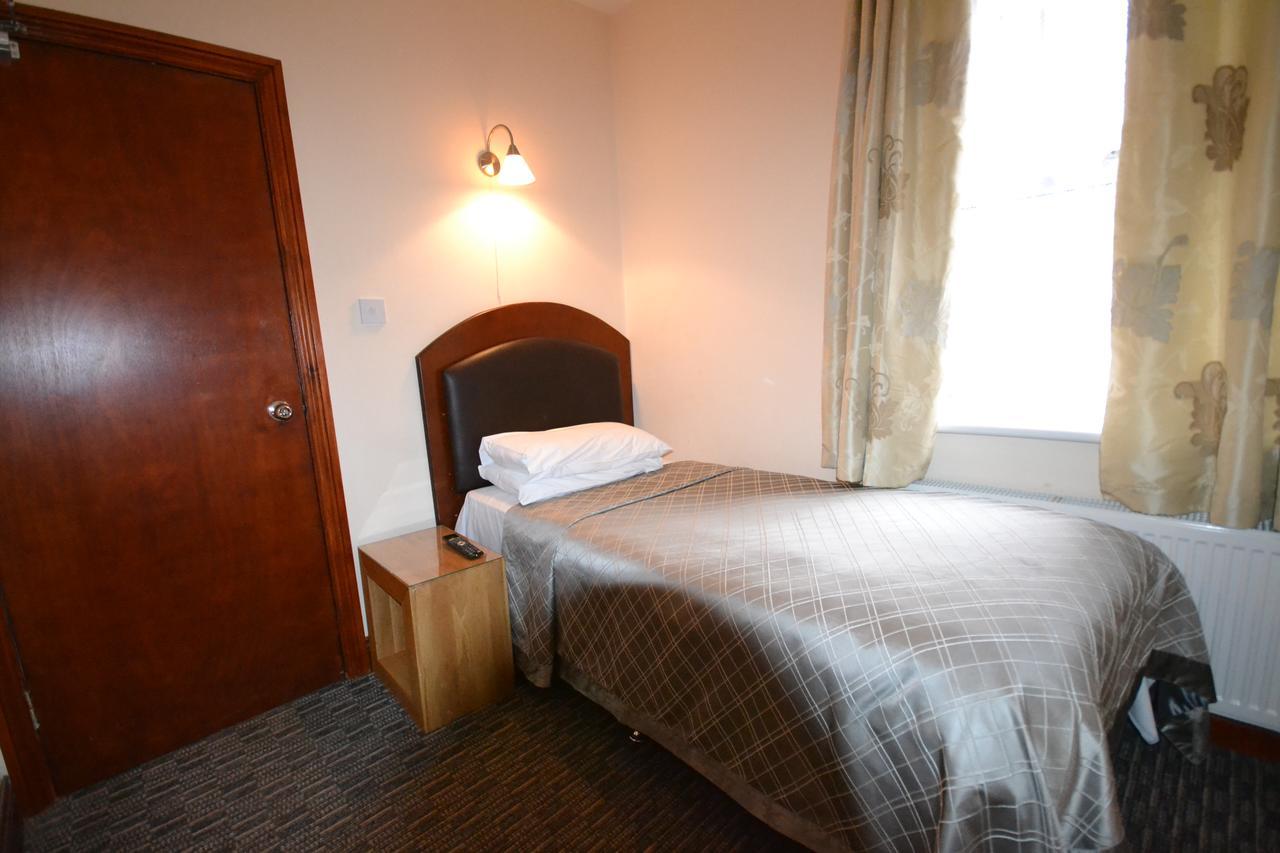 Airport Guest House Слау Екстер'єр фото