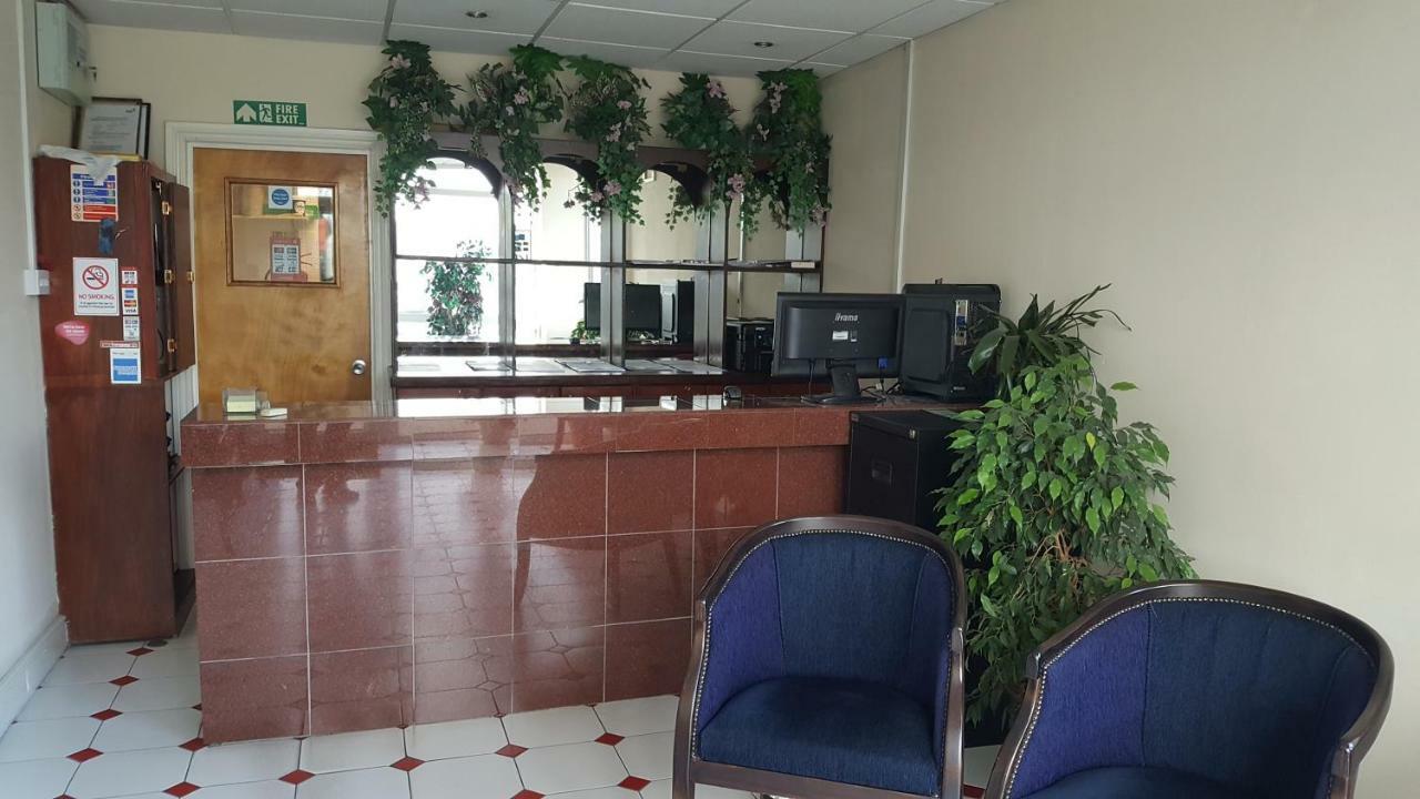Airport Guest House Слау Екстер'єр фото